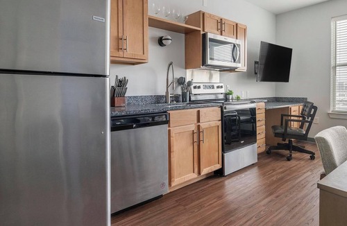 Five Points South Apartment | Landing | Modern Studio, Gym, Yoga Studio