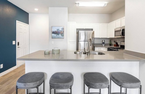 Rhodes Ranch Apartment | Landing | Spectacular 2BD, Gym, Clubhouse