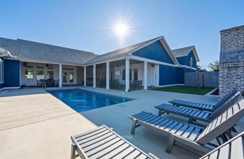 Foley House | Large Lux Home,Private Pool,Spa,Backyard, 6 Bdrms, Beach,Wharf, OWA 15 Mins Away