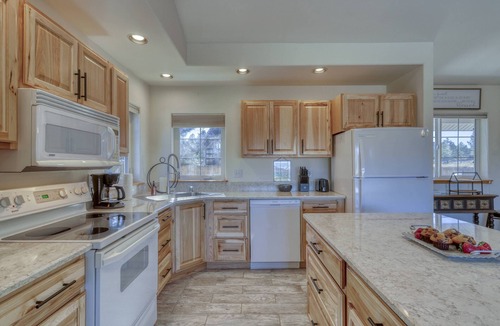 Lake Hatcher Park House | Last-Minute Summer Escape! Book an August Stay by 7/31 for 15% Off