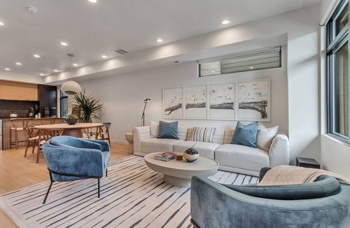 People's Freeway House | LCF - Granary/Downtown SLC Townhome - 2 King Suites - 1 Queen Suite - Garage
