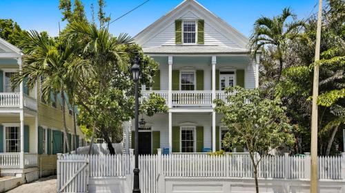 Downtown House | Lighthouse Villa by AvantStay