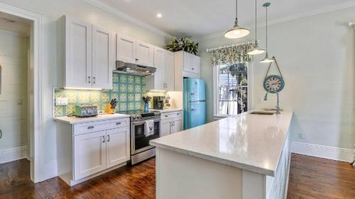 Downtown House | Lighthouse Villa by AvantStay