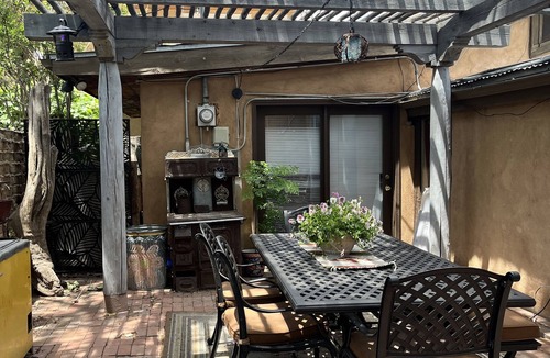 West Old Town House | Located within in Old Town Albuquerque Walking Distance to shops and museums