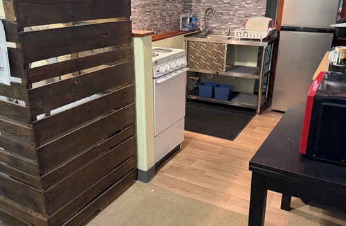 Seward Apartment | Long-Term Friendly Studio Suite: 2-Queen Beds w/Private Entrance & Kitchenette