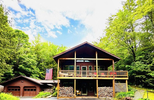 Schroon Lake House | Loose Moose Lodge: Hot Tub, 4-Season Retreat Near Gore Mountain & Schroon Beach