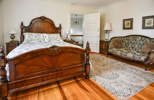 Waynesville Bed & Breakfast | Love Lane Bed & Breakfast