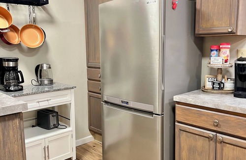 Tudor Area Apartment | Lower Grape, Midtown Home 3bed&1bath