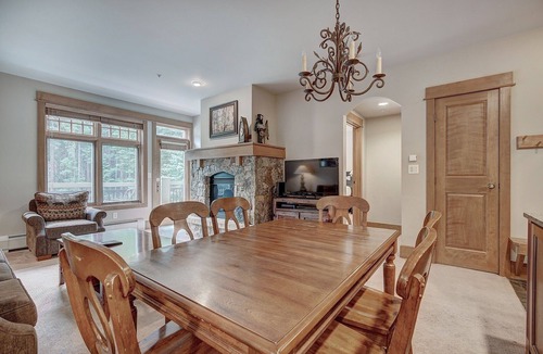 River Run Condo | Luxurious 1 BR in River Run Village with Ski in ski out, Kids Ski Free, No cleaning fees by RedAwning