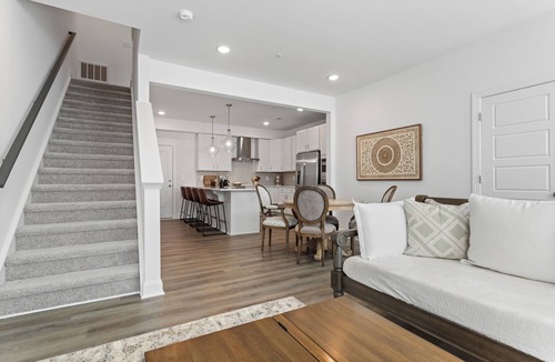 North Raleigh House | Luxurious 3-bedroom townhome/Gourmet Kitchen/King bed/Garage/AC in Raleigh, NC