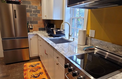 South Capitol Apartment | Luxurious New Mexican Queen Suite Across State Capitol Downtown Santa Fe