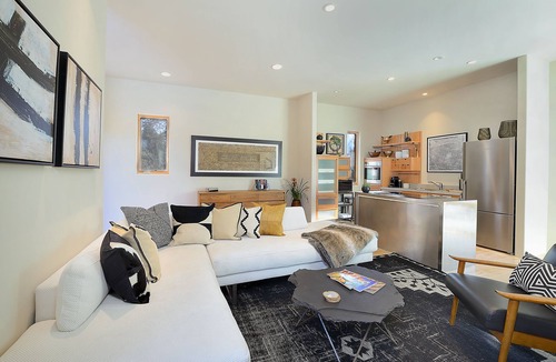 North Hills House | Luxurious Zen Retreat, ten minutes to the Plaza