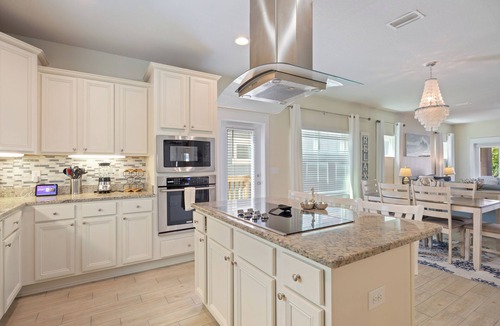 Ono Island House | Luxury Arborgate Home with a Community Pool: The Sunkissed Seahorse!