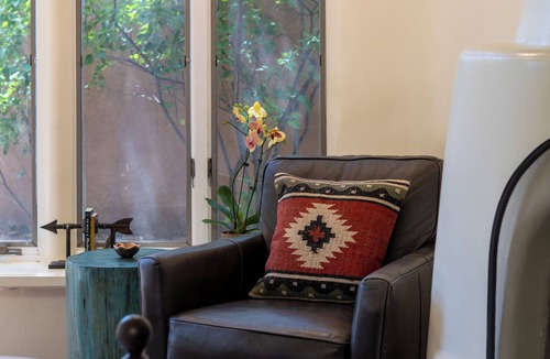 South Capitol House | Luxury Historic Home/Gardens/Walk to Town/Hot Tub/4 BR/2 Baths