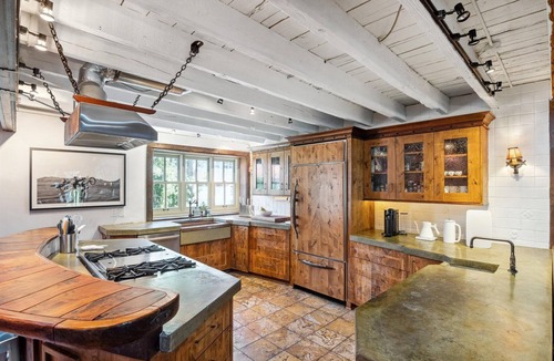 Downtown East House | Luxury + History next to US Bank Stadium. Private Sauna + Courtyard + Rooftop.