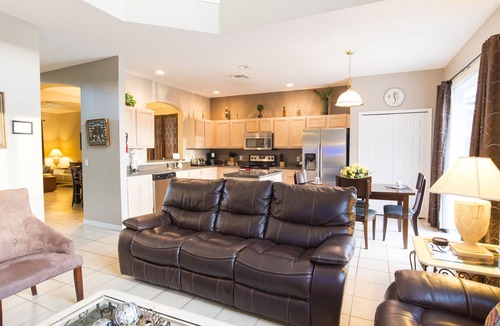 Lake Berkley Villa | Luxury/magnificent Pool/Spa Lakefront View Free WiFi Game Room