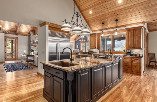 Clyde House | Luxury Mountain Lodge Hot Tub Panoramic Views Sleeps Large Groups