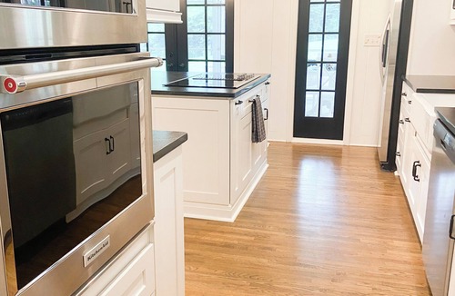 Charlotte House | Luxury SouthPark Villa 3BR Spa Tub Chef’s Kitchen Near Dining & Uptown