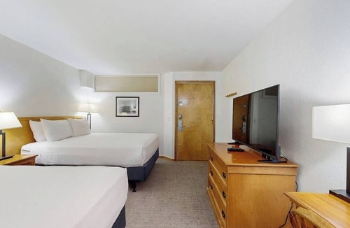 West End Cabin | Main St. gem - pool & hot tub - walk to lifts, dog-friendly, ground-floor