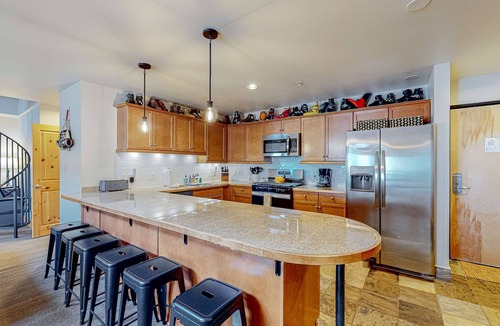 Taos Ski Valley Condo | Majestic Alpine Retreat - Walk to Lifts & Town