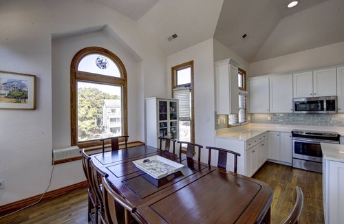 Monteray Shores House | MarshMellow: Corolla Soundside Oasis, Premium Amenities, Minutes to Wild Horses!
