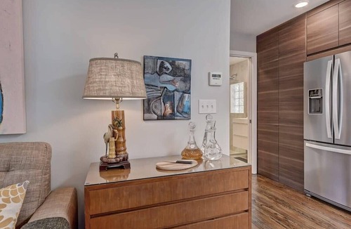 Cherry Condo | Modern 1BR Condo · King Bed & Parking · Myers Park near Atrium CMC and Uptown