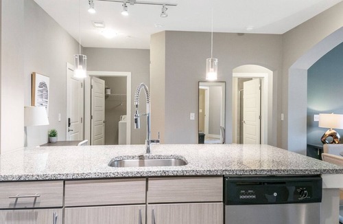 West Ashley Apartment | Modern Apartment in Prime Location (ID7558X47)