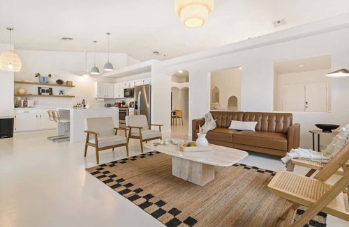 Townsite House | Modern Boho Retreat Strip View, Pool, Games 4br/3b