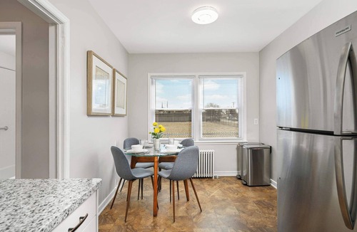 Southwest Minneapolis Apartment | Modern Pet-Friendly Kenny 1 bedroom # 2 Private Renovated Garage Wi-Fi
