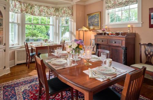 Carlisle Bed & Breakfast | Mooreland Garden Inn