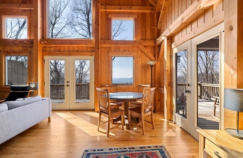 Swannanoa House | Mountain Retreat, Sunset Views, and 20 Minutes to Asheville!