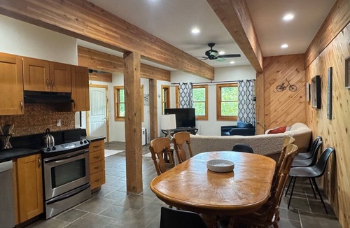 Carrabassett Valley Apartment | Mountain View 3-bedroom apartment in Carrabassett Valley 10 minutes to Sugarloaf