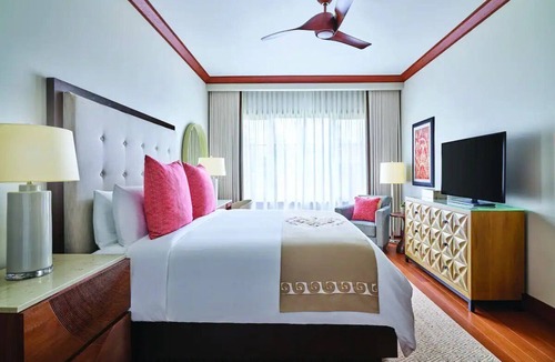 Lihue Hotel | Multi-Level Luxury Townhome w/Living Area, Private Lanai & Ocean Views