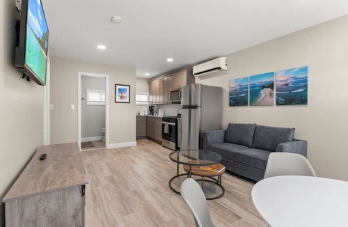 Hampton Apartment | N St. Waves | Steps to Beach | Fully Renovated