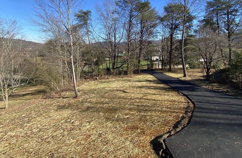 Smoky Mountains Cabin | New 2 BR w/ with Large Yard, Hot Tub Gazebo, WiFi, Free Dollywood Tickets
