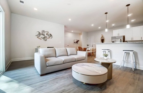 Oakdale House | New 4BR Home Near Uptown CLT + Sleeps 12 + Garage