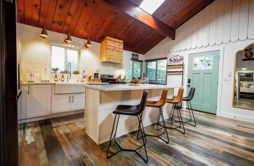 Crestline Cabin | NEW SPA, Deck, BBQ, Fire Pit, 3 Min to Lake