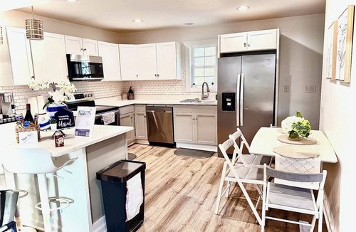 Paw Creek House | Newly Remodeled Clean Modern Home Near Uptown CLT, Airport & More!