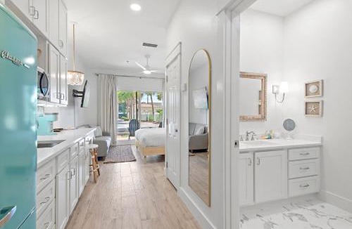 Rosemary Beach Apartment | Newly Renovated Next to Rosemary & Alys Beach 5m to Beach & Dining Free Parking