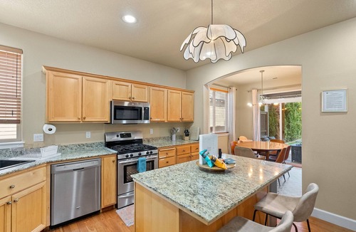 Old Farm District House | Newly updated! Top-Rated Bend Getaway – Family Fun, Adventure & Comfort!