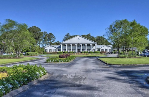 Calabash Apartment | Nice room with mini kitchen in prestigious Brunswick Plantation Golf.