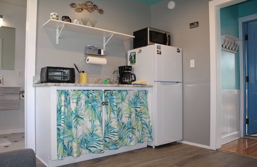 Colington Apartment | OBX~Sunset View~Gazebo~Bike Path~Walk to Beach~Free Bikes & Kayaks~Super Clean!