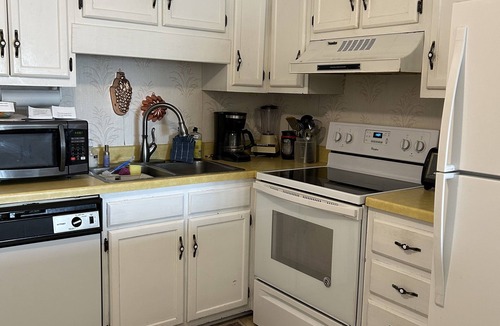 Morehead City Condo | Ocean-side condominium with pool. Fully-equipped for relaxed vacationing.