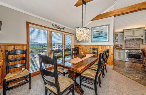 Duck House | Oceanfront, elevator, pool, hot tub, walk to shops. Friday check in.