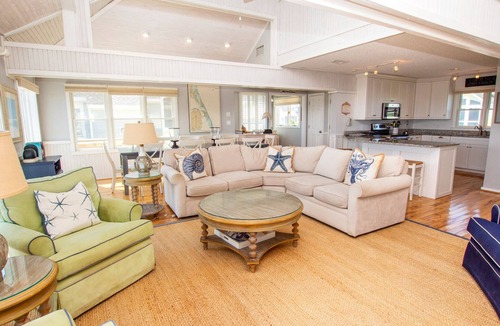 Ocean Sands House | OCEANFRONT, Private Pool, Ocean Views, Close to Beach Access! OS3Q, Banana Wind
