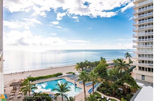 Galt Mile Apartment | Oceanfront Studio w/balcony & Private Beach - Walk to shops & Dining