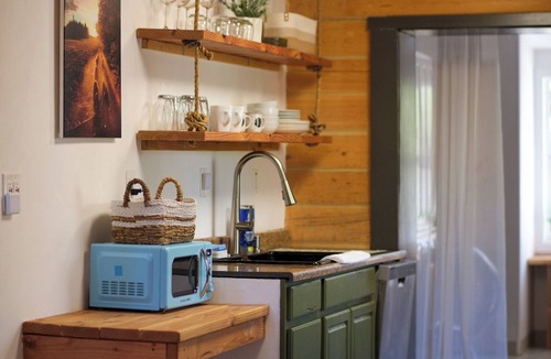 Fairbanks Cabin | On-site Sled Dog Demo! Tucked in woods! Auroras seen here. Private.