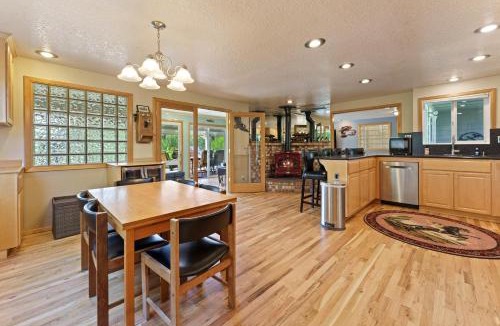 Tumalo House | Otter Run