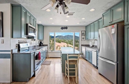 Northeast Santa Fe House | Panoramic Views, Walk to the Plaza, Flexible Space