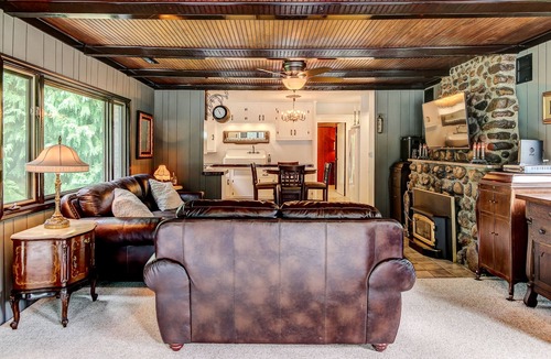 Holland House | Pay for 3, stay for 30! ~ Historic Home Close To Several Lake Michigan Beaches!